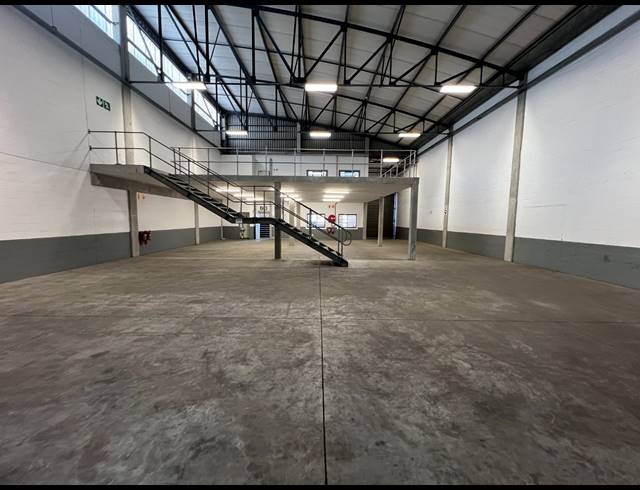 549M² WAREHOUSE TO LET IN MATROOSFONTEIN